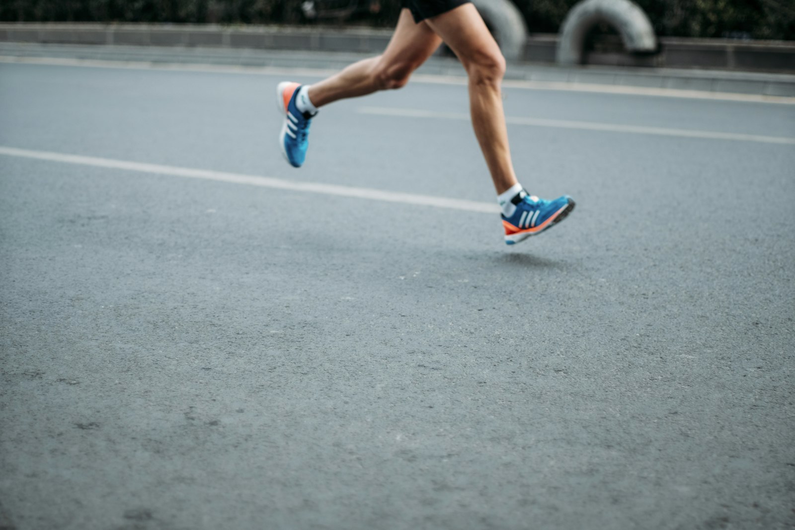 Foulée sur route — détail de course